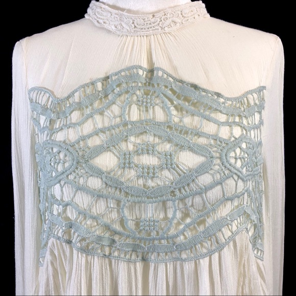 Crochet Detailed Tunic with Mock Neck - Picture 4 of 5